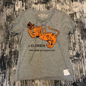 Shirt says “ A Clemson man needs no introduction”